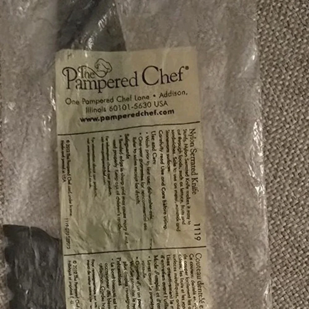 NEW Pampered Chef 1119 Nylon Serrated Knife Lettuce Salad Non-Stick Cake Brownie